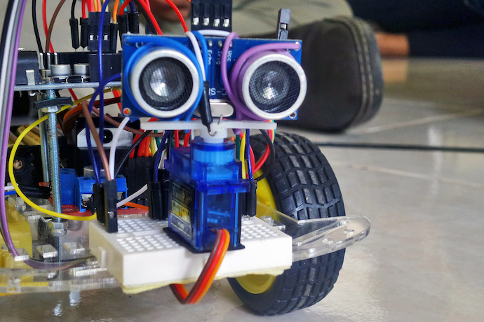 1812_JN_RobotServos – beanz Magazine